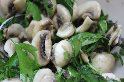 1314180502_champignon-herbes-salade-recette-mnceur-i-love-my-diet-coach-facebook.jpg